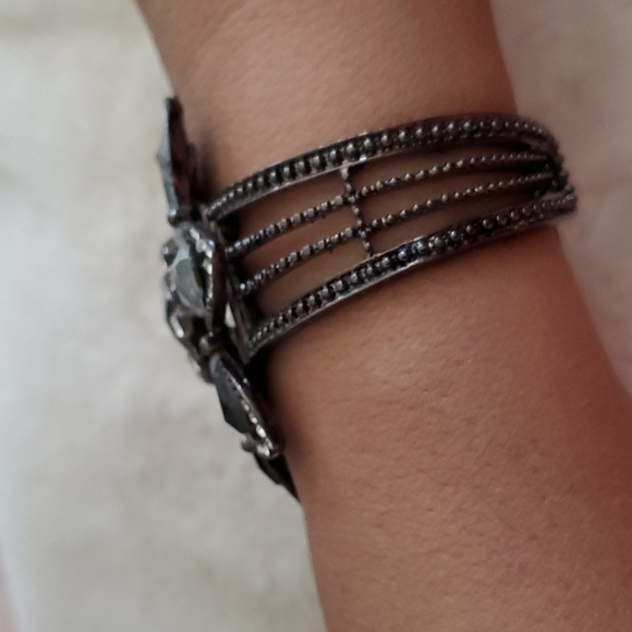 BLACK FLOWER SILVER TONE GEM BRACELET CHUNKY ECLECTIC BLING MAXIMALIST STATEMENT - Picture 3 of 5